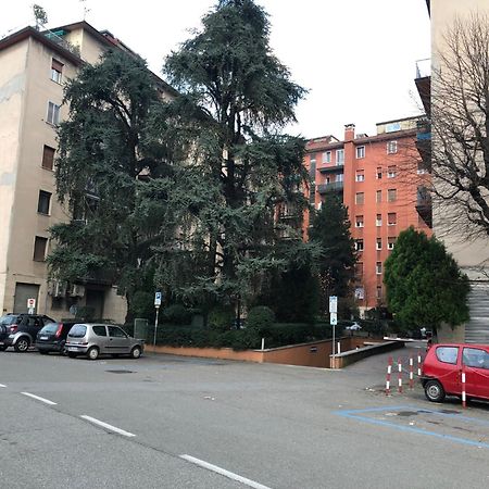 Tra Le Torri B&B - Ampia Stanza Privata In Appartamento Con Bagno Privato Accessibile Da Corridoio Bologna Exterior photo