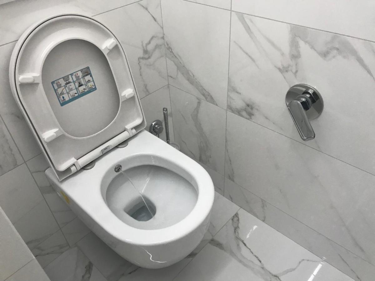 Tra Le Torri B&B - Ampia Stanza Privata In Appartamento Con Bagno Privato Accessibile Da Corridoio Bologna Exterior photo